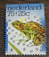 Nederland - MAST - 1088 PM2 - 1976 - Plaatfout - Postfris - Rood Puntje Kikkerdril Boven Kop - Abarten Und Kuriositäten