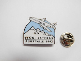 Beau Pin's Pins En EGF , Aviation , Avion , Aéroport Lyon Satolas , JO Albertville 1992 - Avions