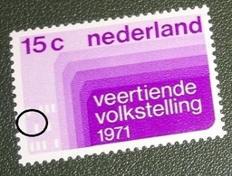 Nederland - MAST - 984 PM - 1971 - Plaatfout - Postfris - Krasje Onder Linker Ponsgaatje - Variétés Et Curiosités