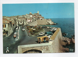 - CPM ANTIBES (06) - La Vieille Ville Et Ses Remparts 1986 - Editions IRIS - - Antibes