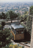 012612 "FUNICOLARE DI BERGAMO-CABINA 2 IN ARRIVO A MONTE E PANORAMA CITTA' - 1986"  CART NON SPED - Seilbahnen