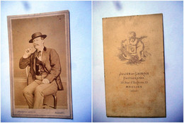 PHOTO CDV 19 EME HOMME TYPIQUE ET SA PIPE   Cabinet JULIEN DIT LACROIX A MOULINS ALLIER - Oud (voor 1900)