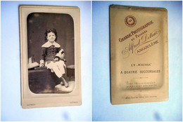 PHOTO CDV 19 EME JEUNE FILLE CHIC ET SA POUPEE JOUET MODE Cabinet ALFRED DETRAZ  A  ANGOULEME - Oud (voor 1900)