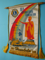 HONOLULU 1983 - 66th Int. CONVENTION > LIONS International ( Ancien / Old > FANION > Wimpel > Pennant ) ! - Altri & Non Classificati