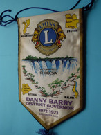 DANNY BARRY District Governor 1972-73 Salisbury East > LIONS International ( Ancien / Old > FANION > Wimpel > Pennant ) - Otros & Sin Clasificación