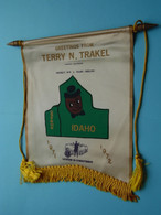 TERRY N. TRAKEL District 39-W " IDAHO OREGON "1971/72 > LIONS International ( Ancien / Old > FANION > Wimpel > Pennant ) - Autres & Non Classés