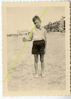 Jongen Op Het Strand Van Wenduine ( Staat Op Zijn Duwnet) (BAK 1 @ D-1) Oostende - Ostende - Places