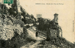 Crémieu * La Montée De La Tour De L'horloge - Crémieu