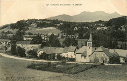 Laffrey * Environs De Grenoble * Vue Du Village * Route - Laffrey