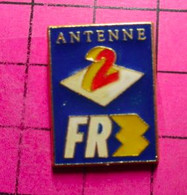 810G Pin's Pins / Beau Et Rare / THEME : MEDIAS / CHAINES DE TELE FRANACIASES ANNEES 90 ANTENNE 2 FR3 - Médias