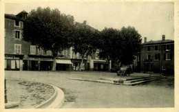 Tullins * La Place Du Marché * épicerie * Commerces Magasins * Automobile Voiture Ancienne - Tullins