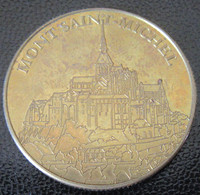 Médaille De Collection Mont St-Michel En Métal Doré - Professionals / Firms