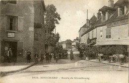 Mouchard * La Rue De Strasbourg * Débit De Tabac Tabacs * Café Restaurant * Automobile Voiture Ancienne - Autres & Non Classés