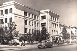 Gomel - High School No 19 At International Street - Car Moskvich - 1965 - Belarus USSR - Unused - Belarus