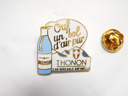 Superbe Pin's Pins En EGF , Eau Minérale Thonon , Thonon Les Bains - Boissons