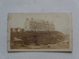 PHOTO ANCIENNE - FORMAT CARTE DE VISITE : Maison Rouge Et Promenade Des Tamaris - BIARRITZ 1872 - EDMOND PHOTOGRAPHE - Antiche (ante 1900)