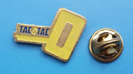 Petit Pin's - Inscription TacOtac Et Une Clé - Tac O Tac - Jeux