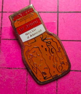 811e Pin's Pins / Beau Et Rare / THEME : BOISSONS / BOUTEILLE DE NECTAR D'ABRICOT GRANINI - Boissons