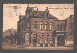 Etterbeek - Chaussée De St-Pierre - L'école Et Le Monument Aux Morts De La Commune 14-18 - Etterbeek