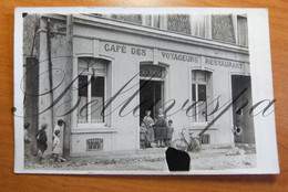 Café Des Voyageurs. Restaurant. Propr. Fam. Decocq Ou De Cocq. Carte Photo Fotokaart Inconnu France? - Hotels & Gaststätten