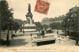 Paris * 3ème , 10ème , 11ème * Place De La République * La Station Du Métropolitain Métro - District 03