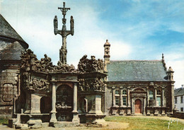 GUIMILIAU : LE CALVAIRE ET LA CHAPELLE FUNERAIRE - Guimiliau