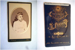 PHOTO CDV 19 EME JEUNE FILLE CHIC CHEVEUX LONGS   MODE Cabinet H FERRARI A NICE - Antiche (ante 1900)