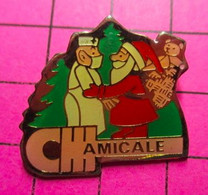 710e Pin's Pins / Beau Et Rare / THEME : NOEL / PERE NOEL INFIRMIER SAPIN CHI AMICALE HOTTE CADEAUX - Natale