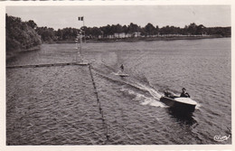 18. LA GUERCHE SUR L'AUBOIS. ROBINSON. STADE NAUTIQUE. JEUX NAUTIQUES. L'AQUAPLAN. SKI NAUTIQUE  ANNÉES 50 - Ski Nautique