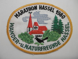 Ecusson Brodé Sport Athlétisme HASSEL MARATHON 1980 WANDER-u. NATURFREUNDE HASSEL - LUXEMBOURG - Athlétisme