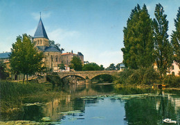 MAREUIL SUR LAY - Eglise Romane Et Le Pont Sur Le Lay - Mareuil Sur Lay Dissais