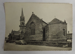 PLOMODIERN . 29 . L'église Avec DS Citroen Devant . - Plomodiern