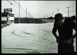 ► Double POstCard - Weekend In LONG ISLAND - Man And Clam Bar - Photography  By Carter Smith (1997) - Long Island