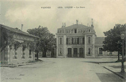 Luçon * Rue Et Vue Sur La Gare * Ligne Chemin De Fer - Lucon