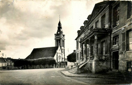 Viarmes * L'église Et La Mairie Du Village * Place - Viarmes