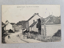 AMILLY Une Rue Du Gros Moulin   . État : T.Bon - Amilly