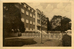 Sarcelles * Institution Du St Rosaire * Le Bâtiment Principal Vu De La Cour De Récréation * école - Sarcelles