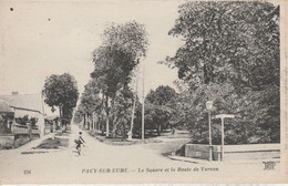 27 - PACY SUR EURE - Le Square Et La Route De Vernon - Pacy-sur-Eure