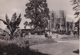 Delcampe - 50, Avranches, Le Jardin Public Et L'Eglise Notre Dame - Avranches