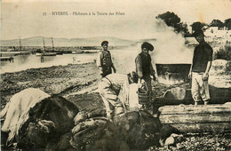 Hyères * Les Pêcheurs à La Teinte Des Filets * Pêche * Types Personnages - Hyeres