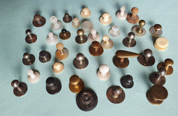 Lot De 39 Boutons De Manchette Anciens Dépareillés - Botones De Cuello & De Puño