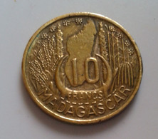 MADAGASCAR 10 FRANCS 1953  (B16 19) - Madagaskar