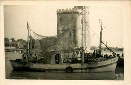 La Rochelle * Carte Photo * Le Bateau Chalutier LR4241 * Pêche Pêcheurs - La Rochelle