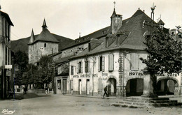 St Pé De Bigorre * La Rue Principale Et L'église Du Village * Café Hôtel Central - Saint Pe De Bigorre