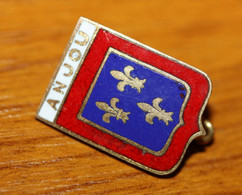 Broche émail Grand Feu Années 30 " Anjou " Angers - Broches