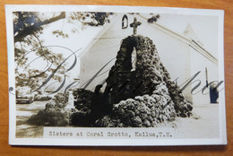 Hawai KAILUA , T.H. Sisters At Coral Grotto.  Behind Church. Eglise  RPPC.Carte Photo. - Missioni