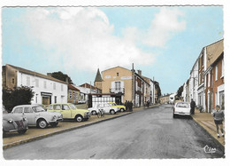 JOLIE CPSM COLORISEE MAREUIL SUR LAY, CHARCUTERIE, CAFE DU COMMERCE, RENAULT DAUPHINE 4L R8, LA RUE CENTRALE, VENDEE 85 - Mareuil Sur Lay Dissais