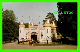 LONDON, ONTARIO - STORYBOOK GARDENS - THE ENTRANCE CASTLE, 1958 - - Londen