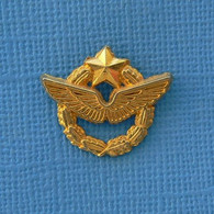 1 PIN'S //  ** BREVET D'AVIATEUR MILITAIRE ** . (BALLARD DORÉ À L'OR FIN) - Militaria