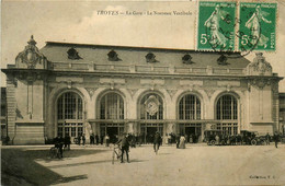 Troyes * La Gare * Le Nouveau Vestibule * Automobile Voiture Ancienne - Troyes